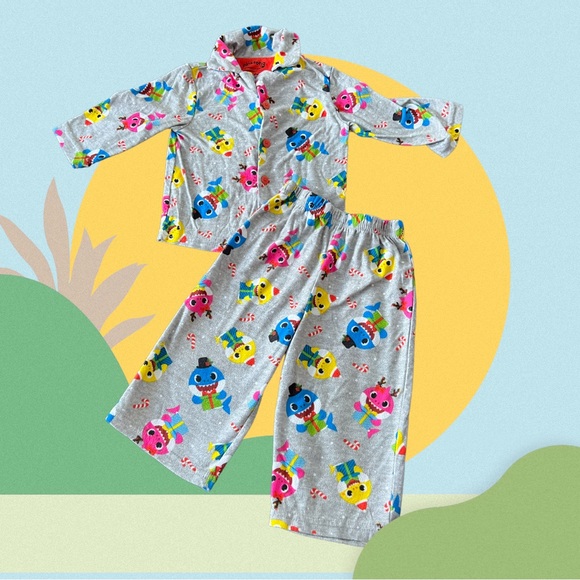 Pinkfong Baby Shark Pajamas Size: 18M - Picture 1 of 2